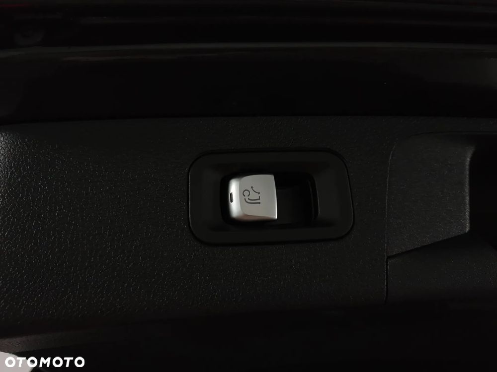 Mercedes-Benz Klasa E 220 d 4-Matic - 35