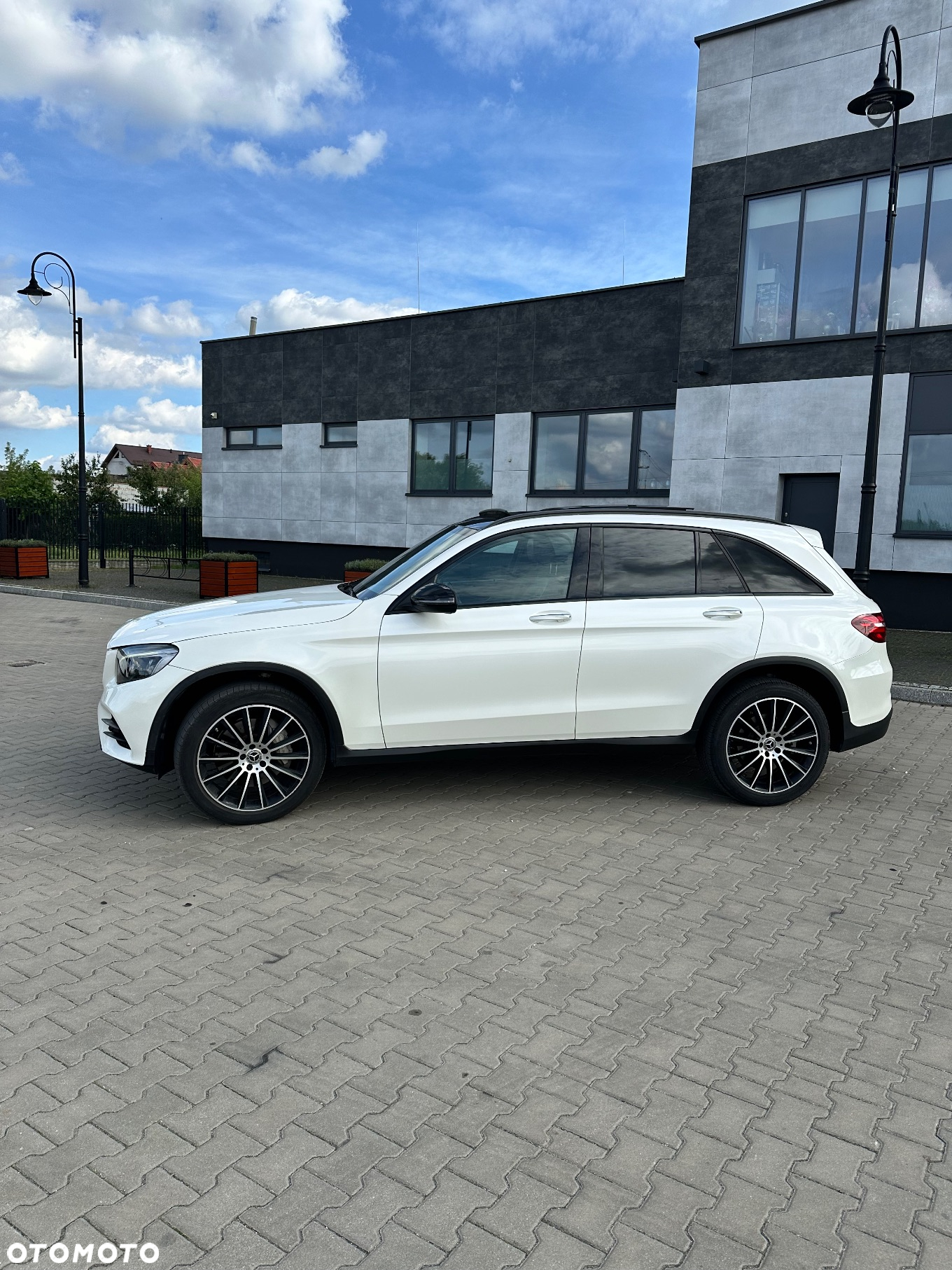 Mercedes-Benz GLC 300 4Matic 9G-TRONIC AMG Line - 3