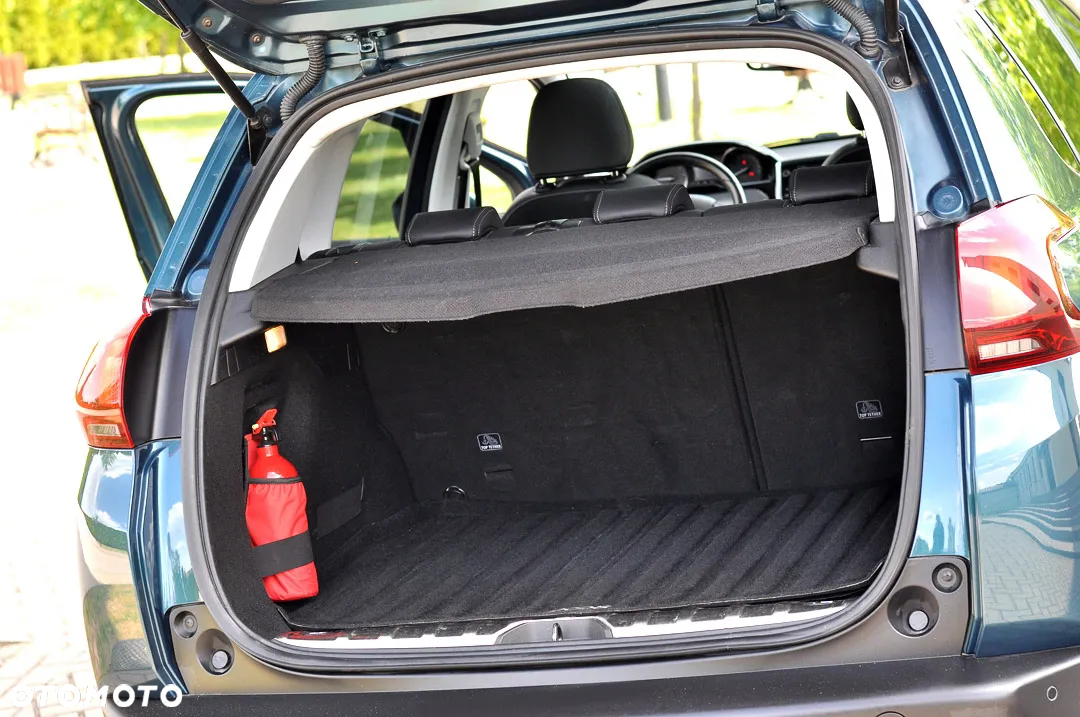 Peugeot 2008 1.2 Pure Tech GPF Allure S&S - 17