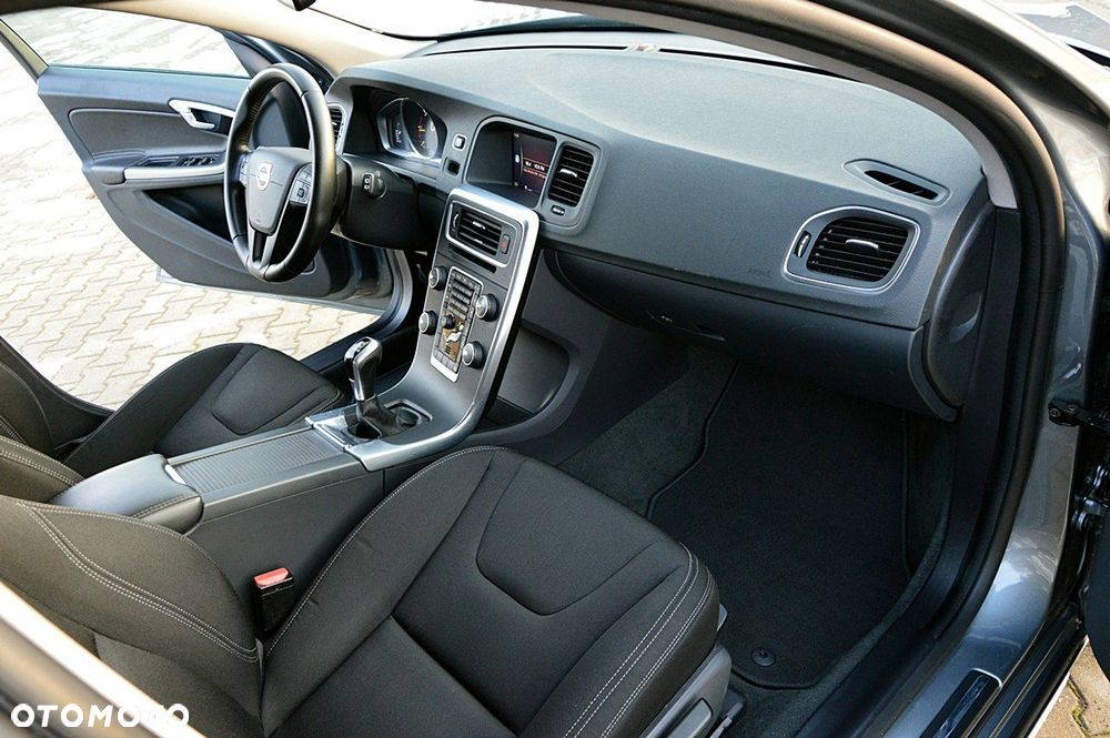 Volvo V60 Cross Country D3 Drive-E Momentum - 27