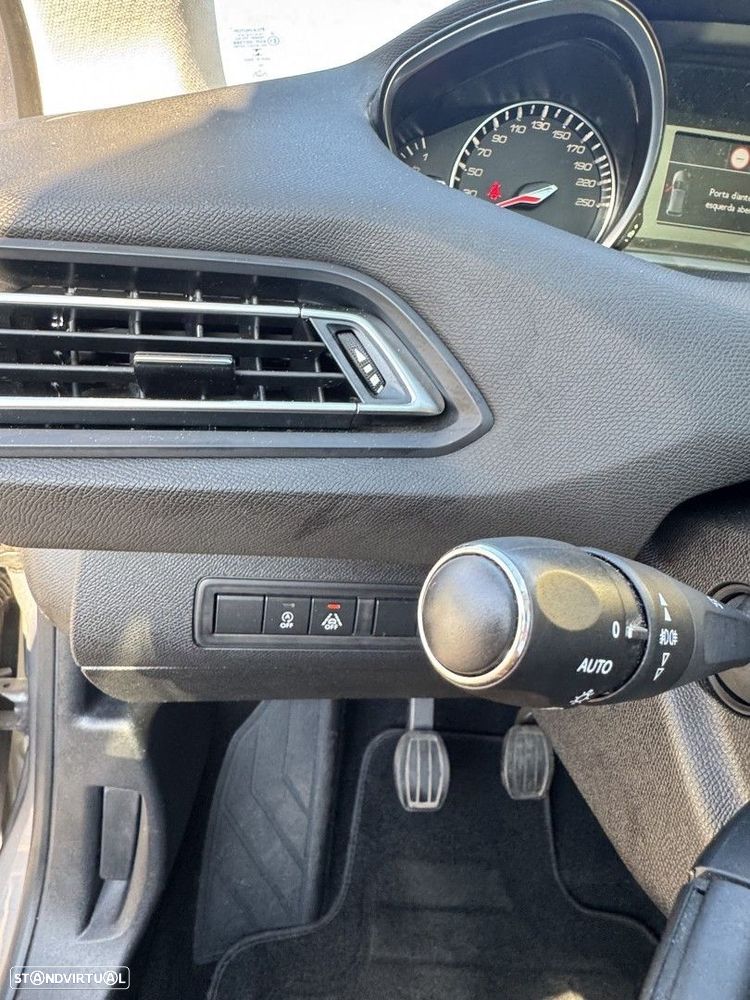 Peugeot 308 1.2 PureTech Allure J18 - 19