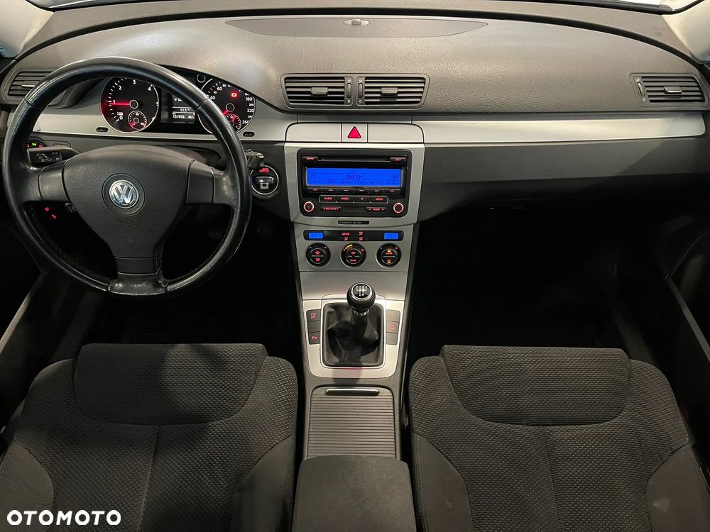 Volkswagen Passat Variant 2.0 TDI DPF BlueMot Comfortline - 12