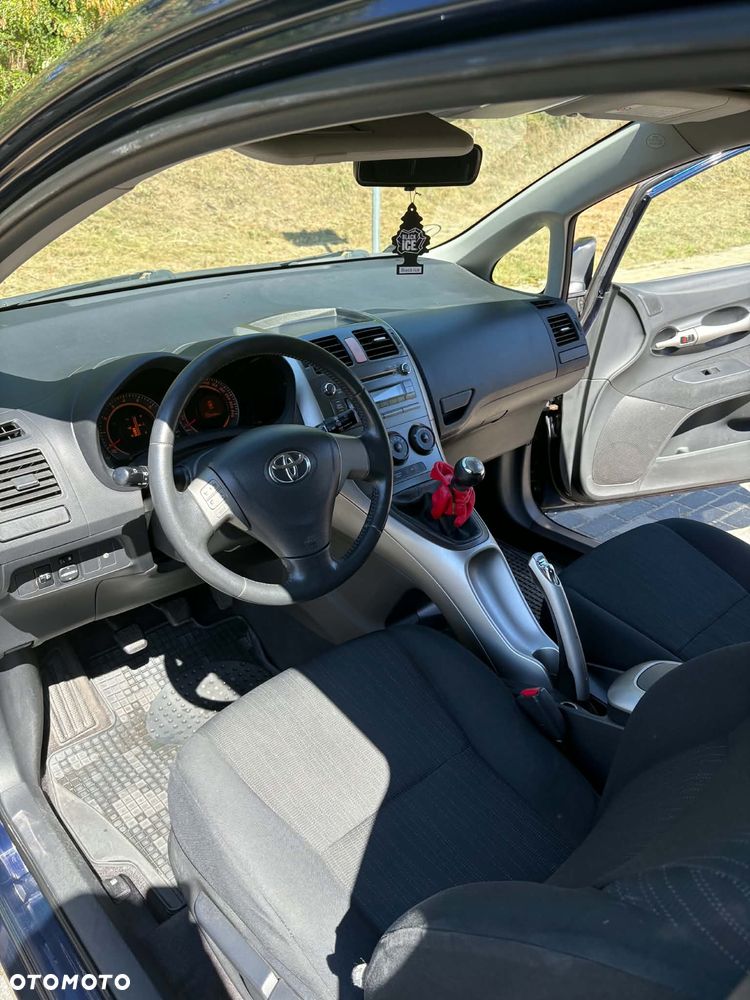 Toyota Auris 1.6 VVT-i Luna - 4