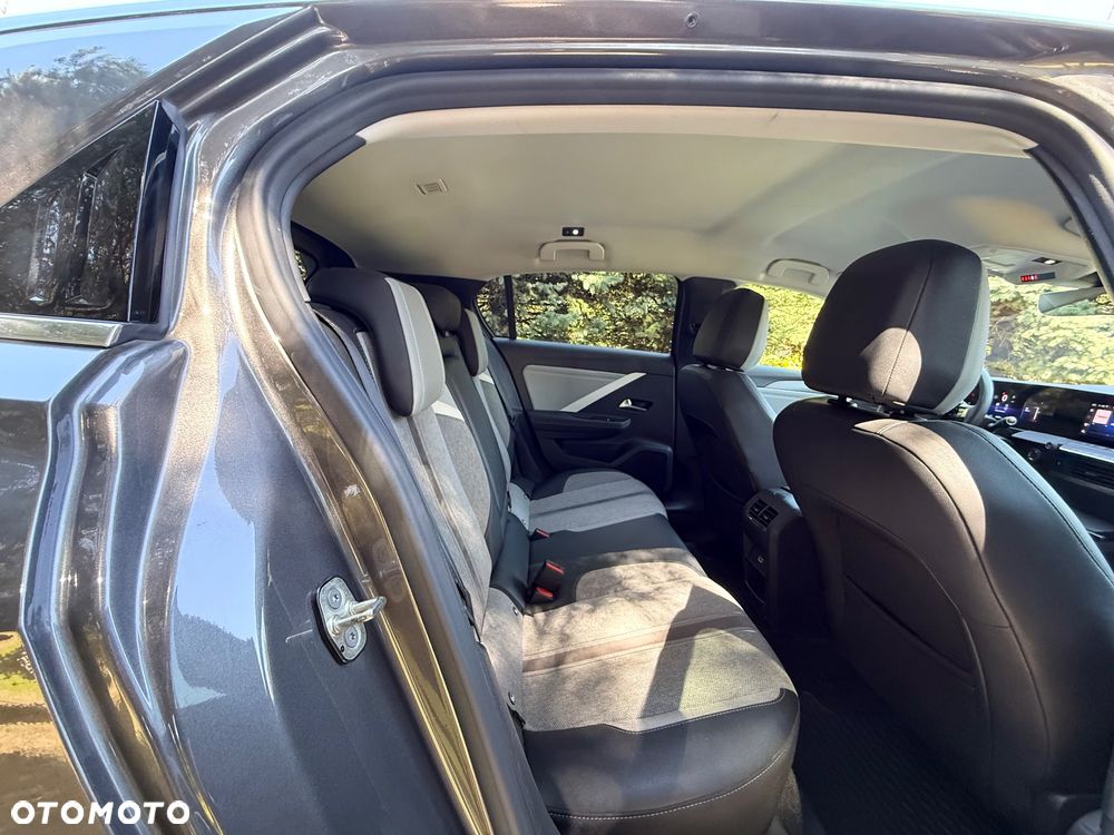 Opel Astra 1.2 T Elegance S&S - 33