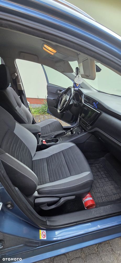 Toyota Auris 1.8 VVT-i Automatik Design Edition - 3