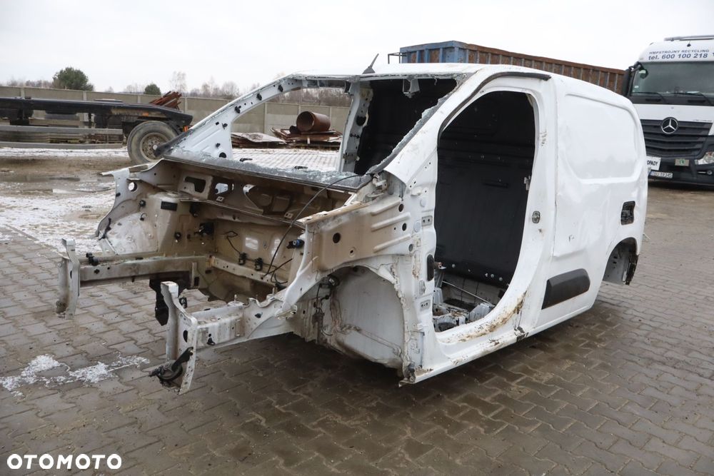 ĆWIARTKA PRAWY PRZÓD PODŁUŻNICA TOYOTA PROACE II - 4