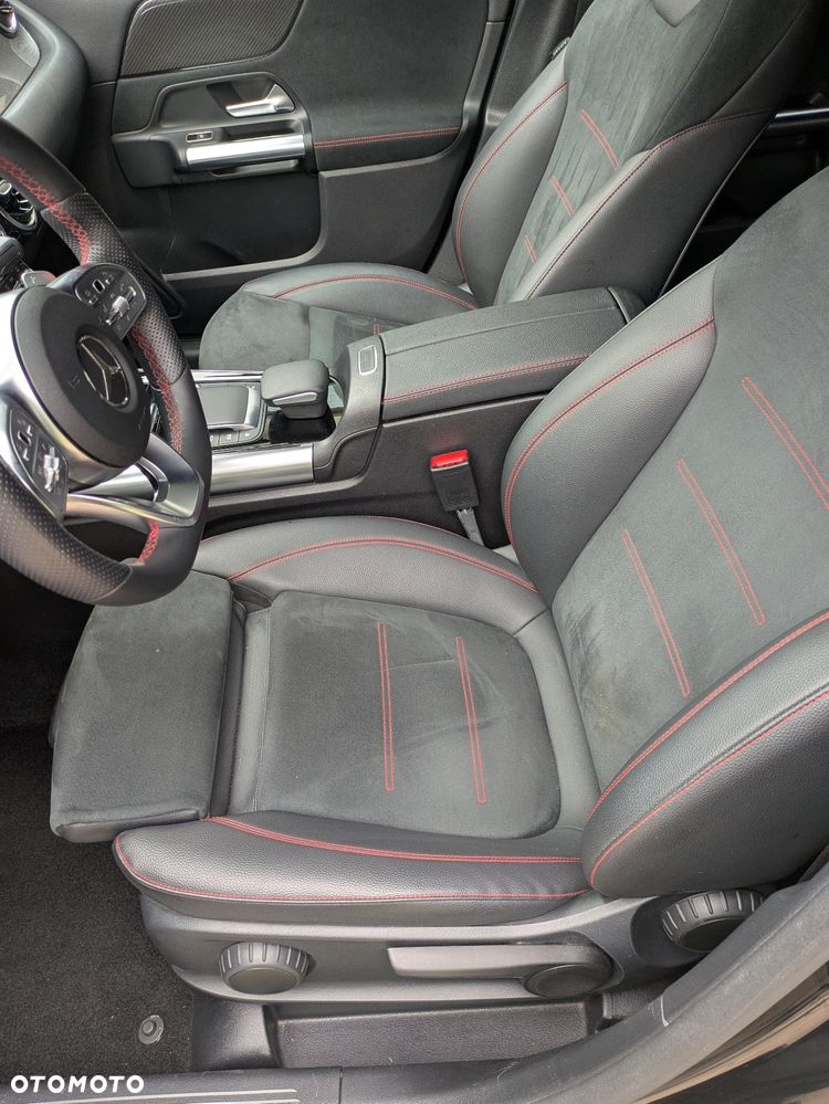 Mercedes-Benz GLA - 21