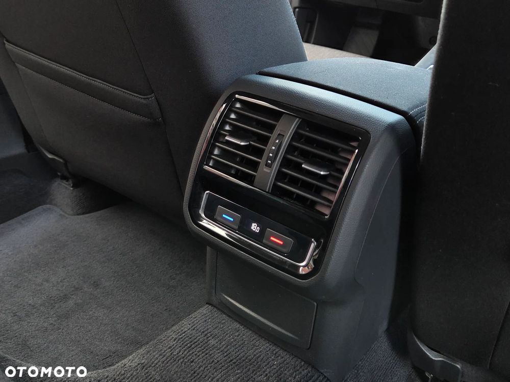 Volkswagen Passat 2.0 TDI SCR DSG Highline - 25