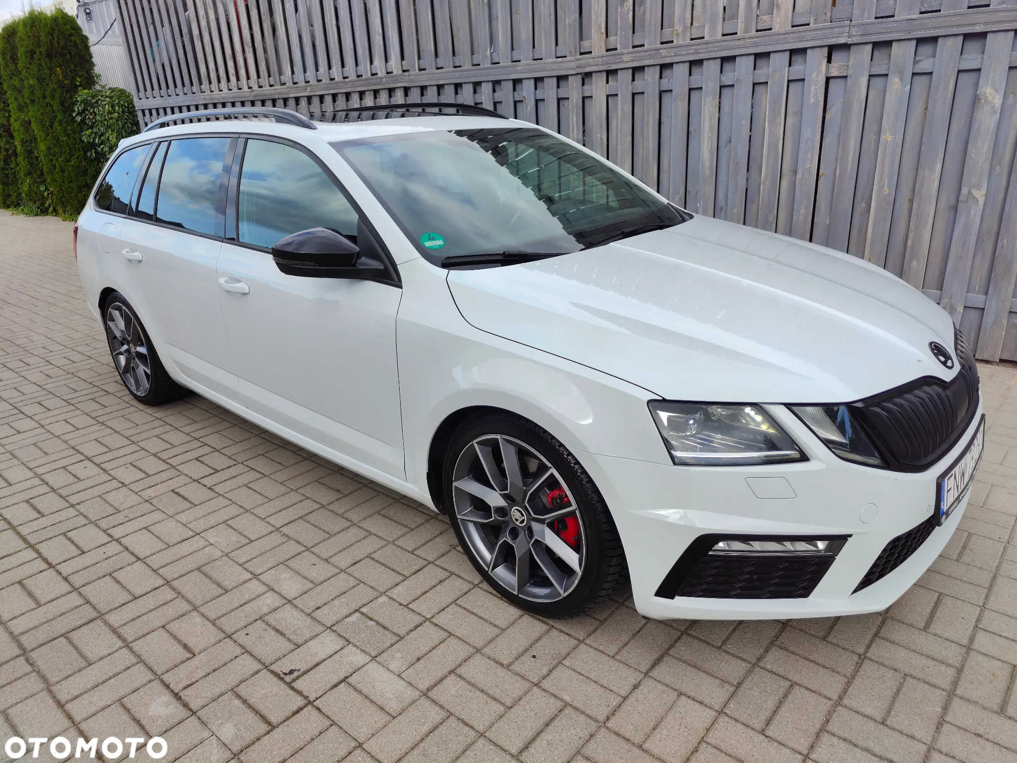 Skoda Octavia Combi 2.0 TDI RS - 4