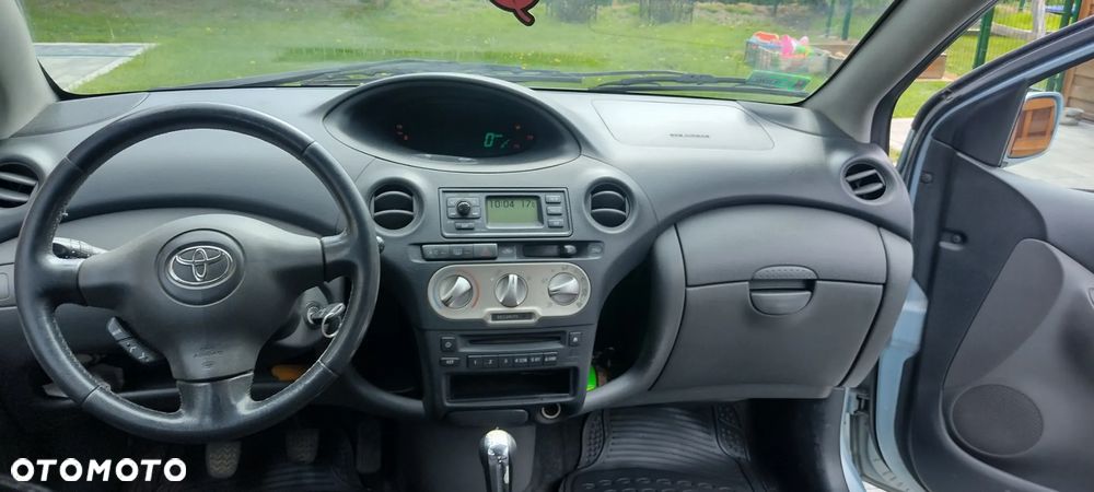 Toyota Yaris - 8