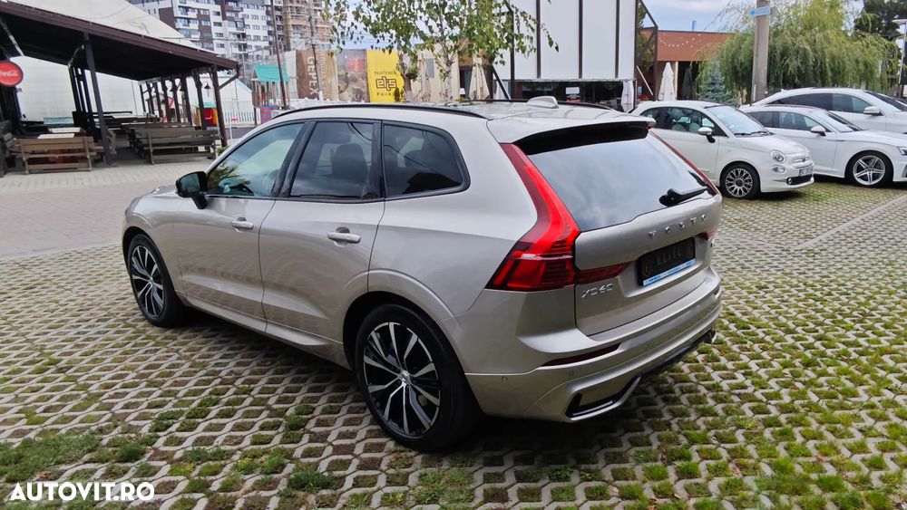 Volvo XC 60 B4 MHEV AT AWD Ultimate Dark - 4