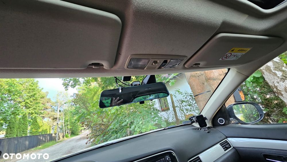 Mitsubishi Outlander Instyle NAVI - 12