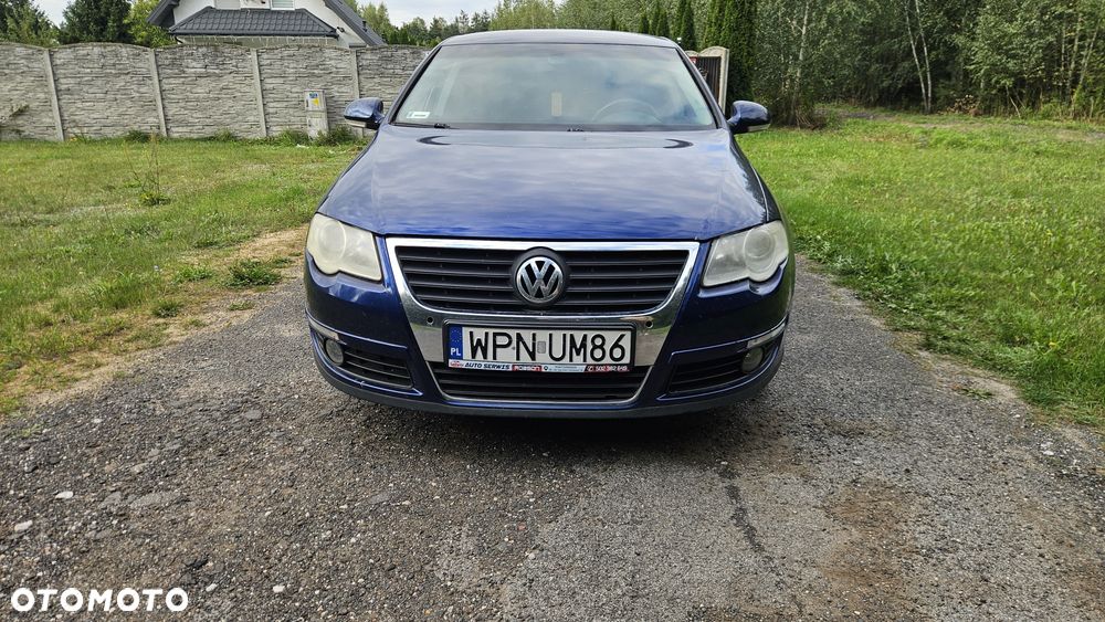 Volkswagen Passat - 1