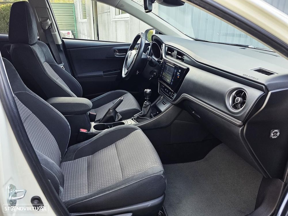 Toyota Auris 1.4 D-4D Comfort+Pack Techno - 21