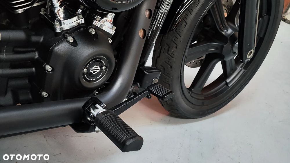 Harley-Davidson Softail Street Bob - 14