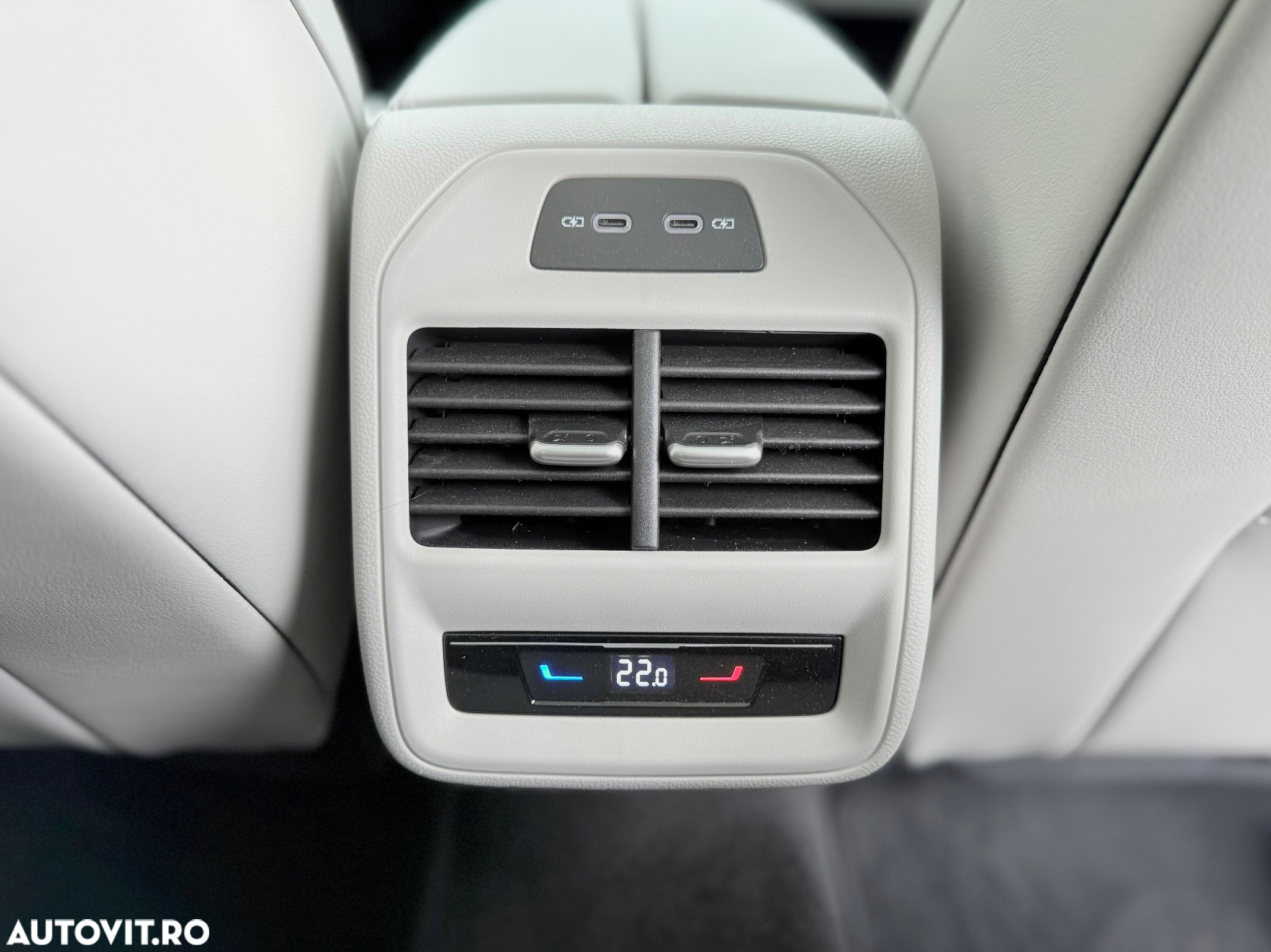 Volkswagen Passat Variant 2.0 TDI DSG Elegance - 34