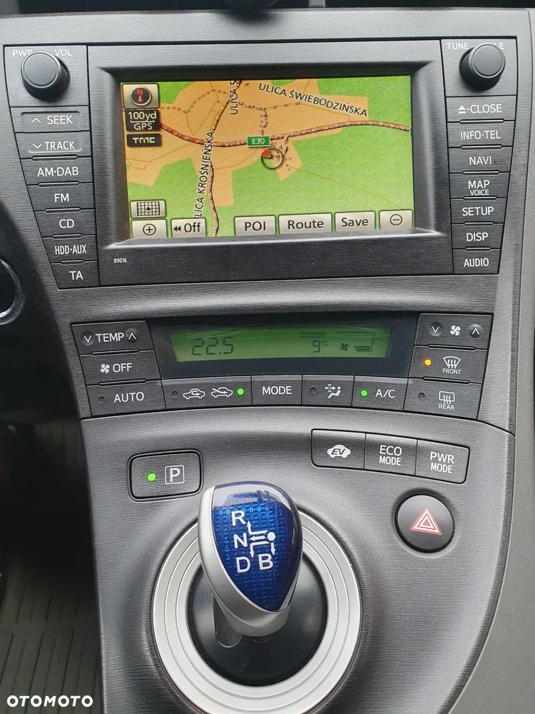 Toyota Prius (Hybrid) - 17