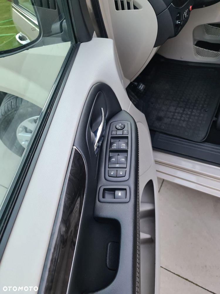 Chrysler Town & Country 3.6 Touring - 10