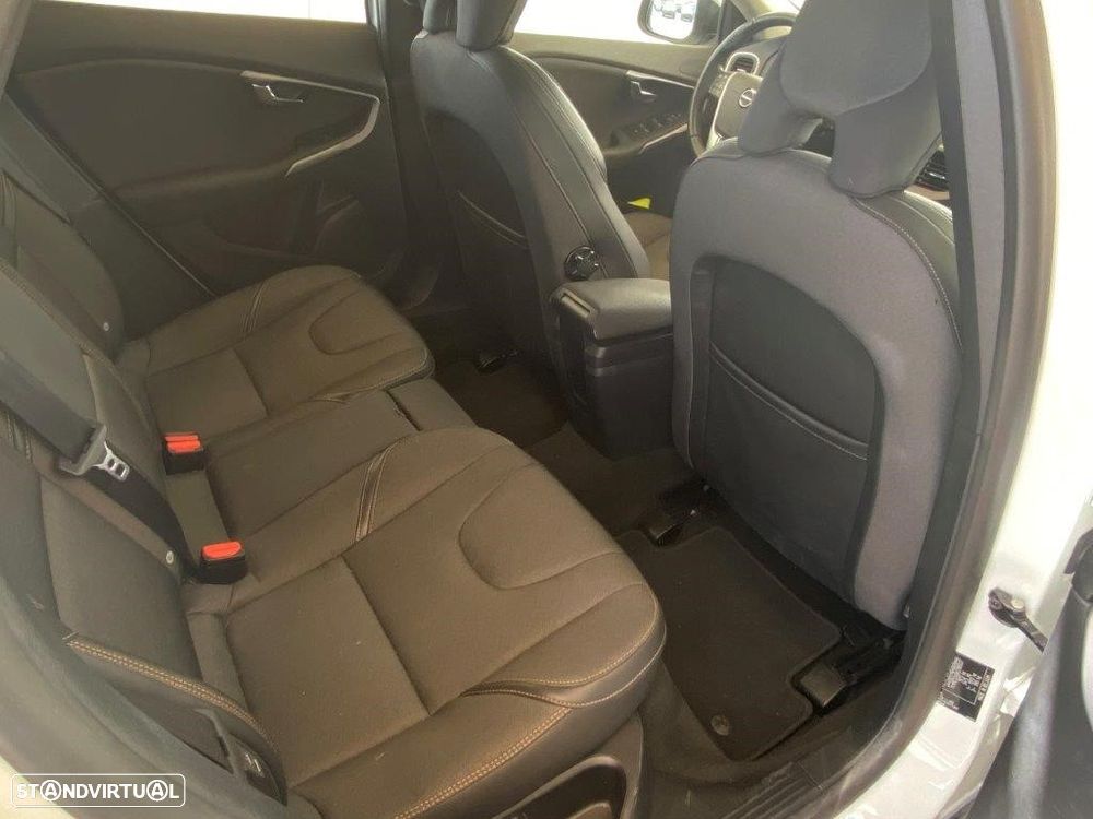 Volvo V40 Cross Country 1.5 T3 Plus Geartronic - 10