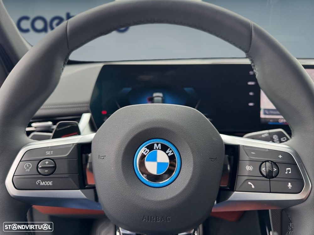 BMW iX1 eDrive20 Edição Desportiva M - 14