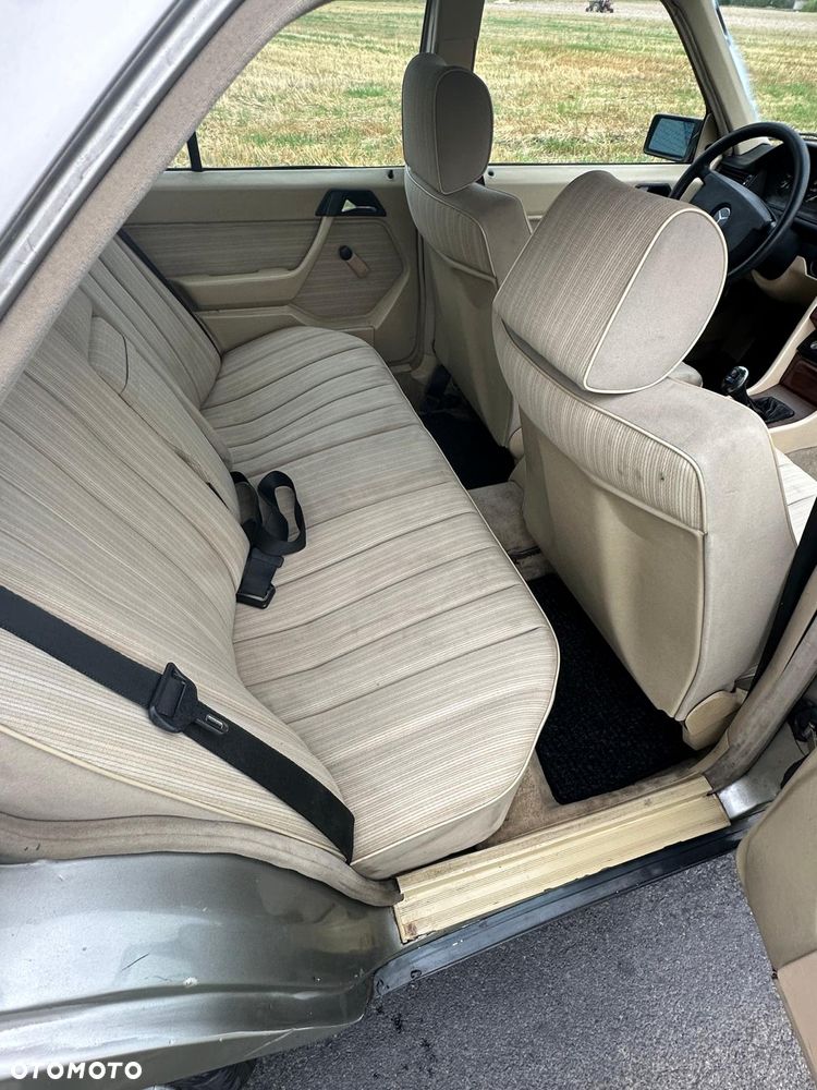 Mercedes-Benz W124 (1984-1993) - 13