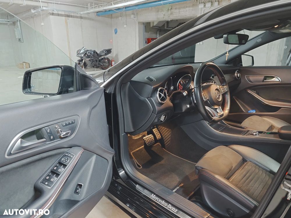 Mercedes-Benz CLA 220 - 30