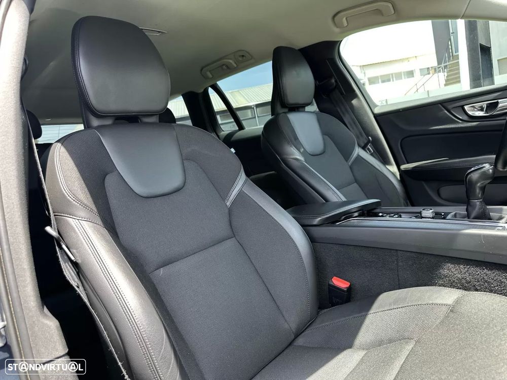 Volvo V60 2.0 D3 Momentum Plus - 51