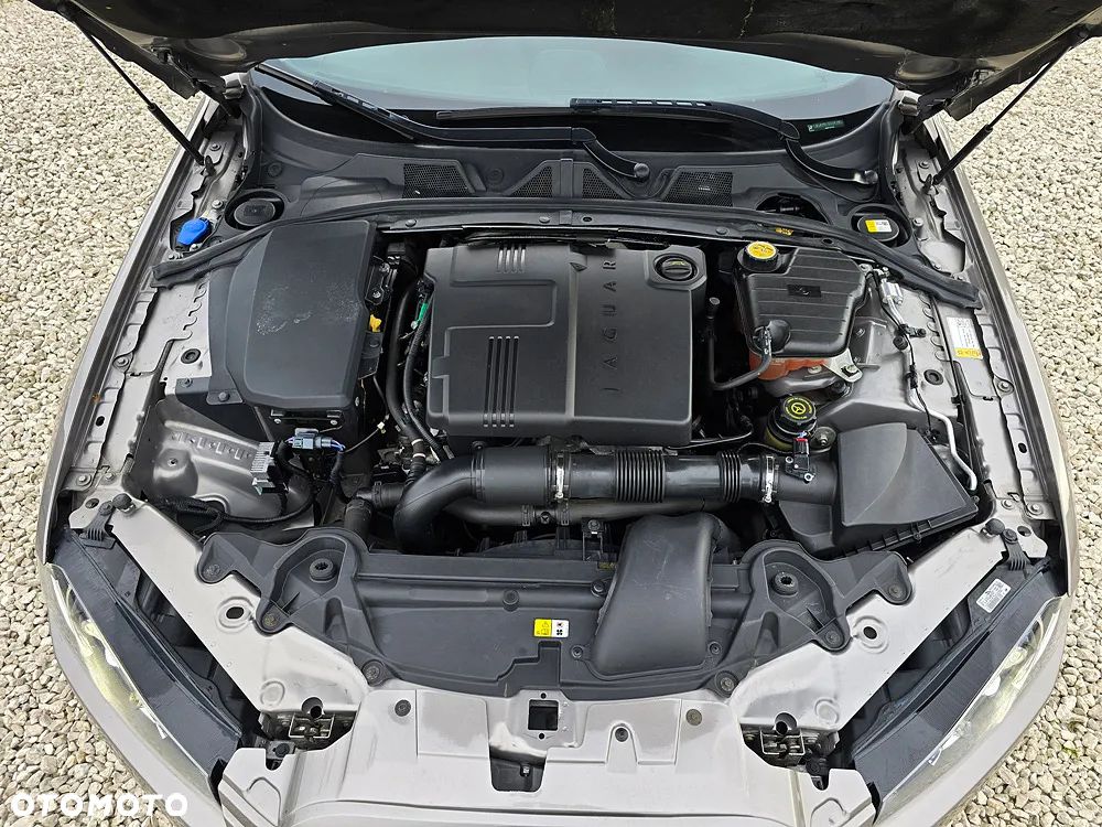 Jaguar XF 2.2 D Premium Luxury - 34