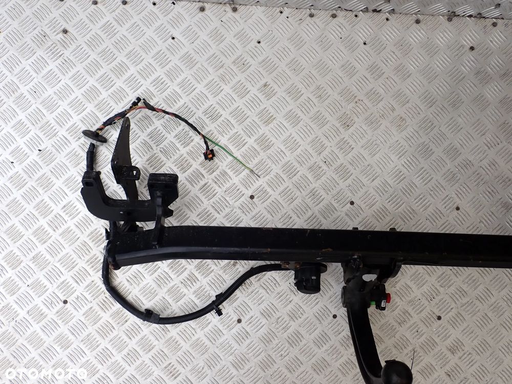 HAK HOLOWNICZY PEUGEOT 2008 9825544180 - 2