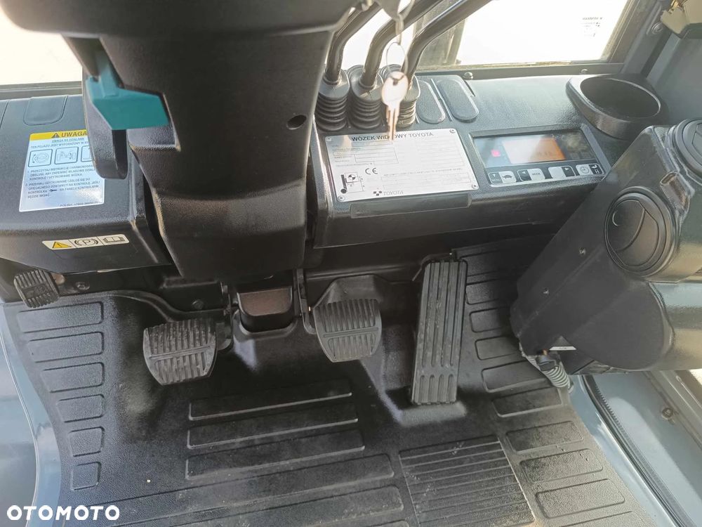 Toyota 8FG25 Kabina 2023 rok benzyna/gaz opony superelastyczne jak NOWY - 21
