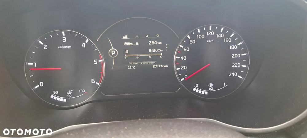 Kia Carens 1.7 CRDi XL 7os - 11