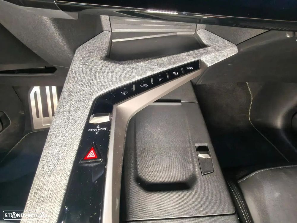 Peugeot e-5008 73 kWh GT — fotografia 35