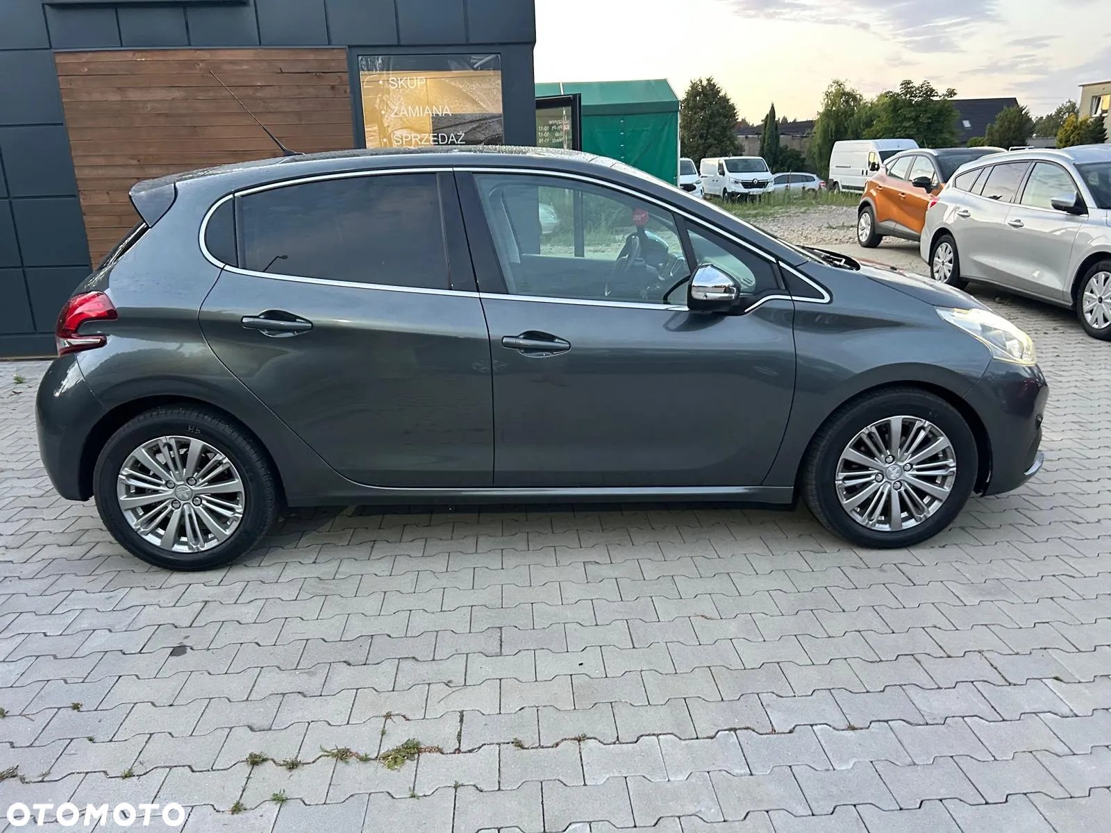 Peugeot 208 1.6 BlueHDi Allure S&S - 3