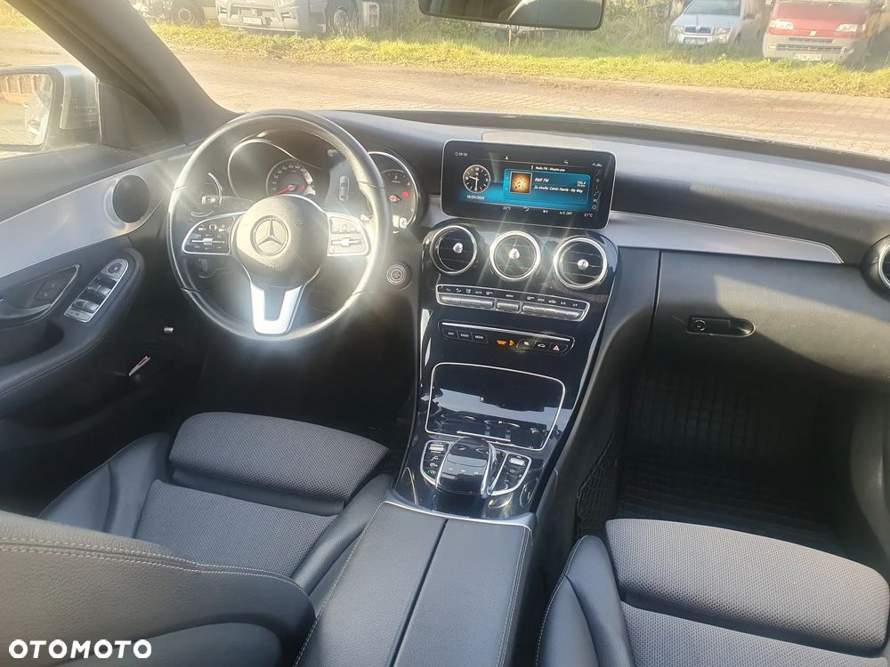 Mercedes-Benz Klasa C 220 d 4Matic T 9G-TRONIC AMG Line - 2