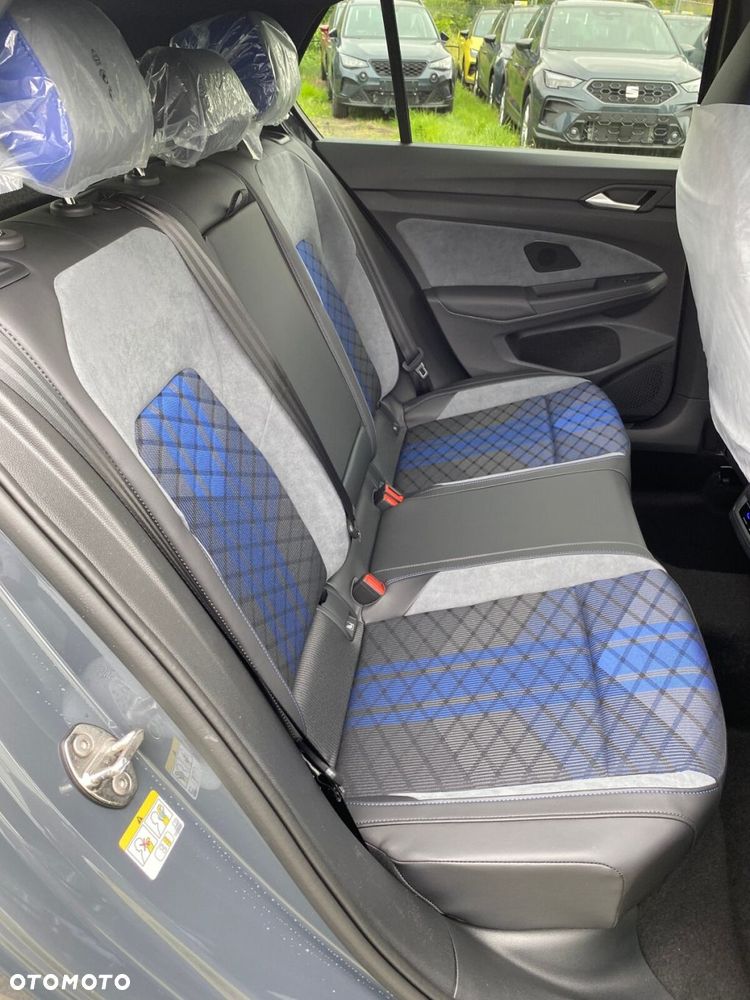 Volkswagen Golf - 8