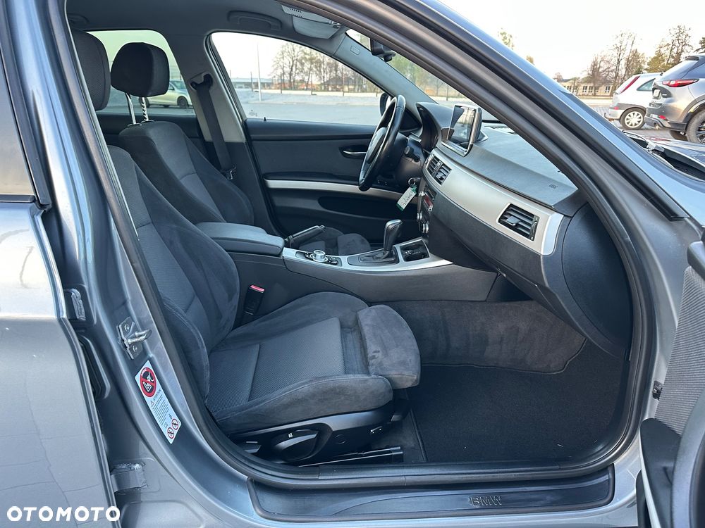 BMW Seria 3 320d DPF Edition Sport - 15