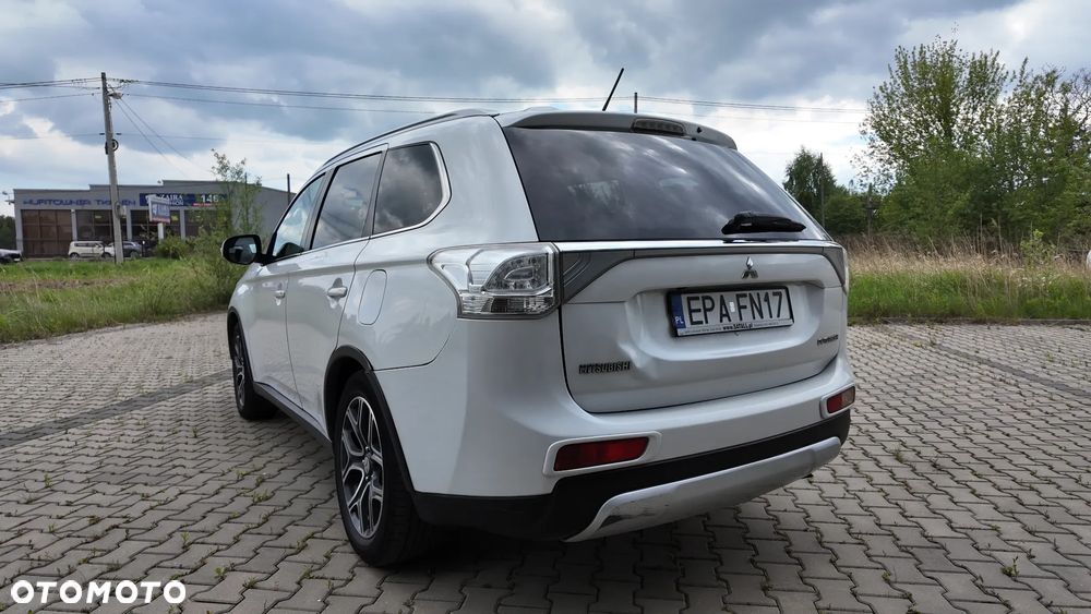 Mitsubishi Outlander 2.2 DID Instyle Navi 4WD - 3