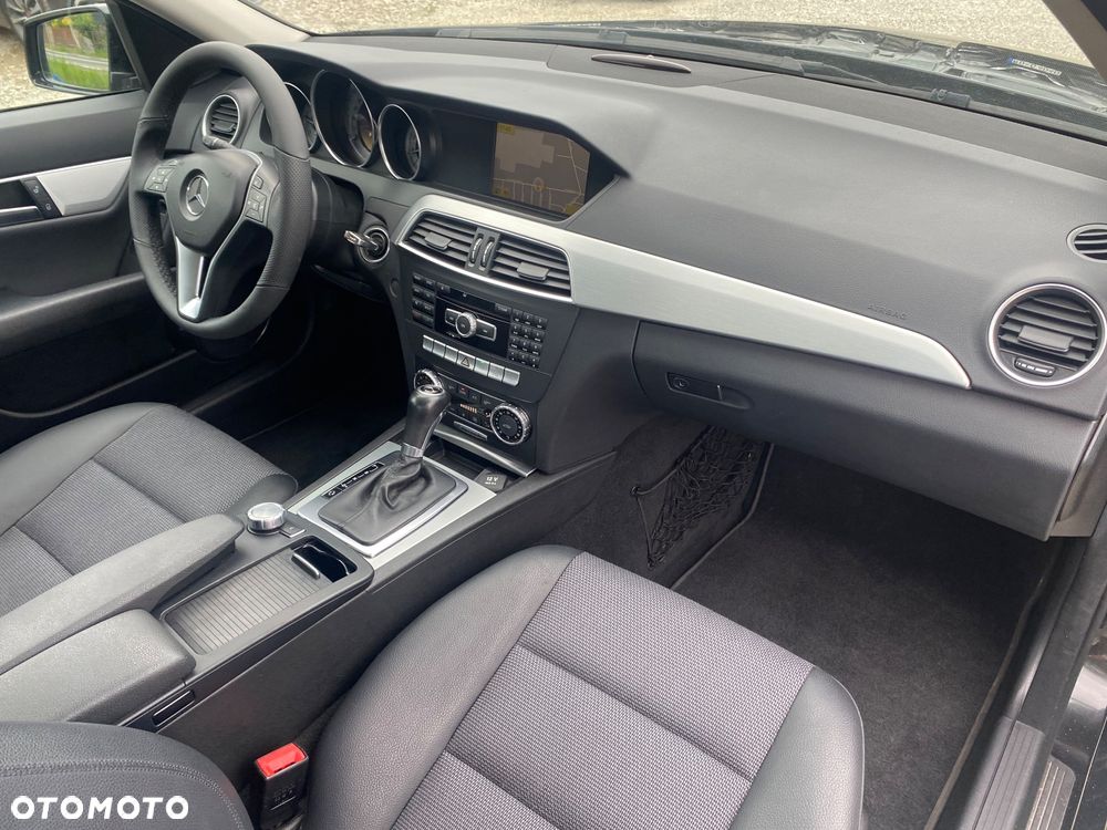 Mercedes-Benz Klasa C 180 CGI Automatik BlueEFFICIENCY Avantgarde - 25