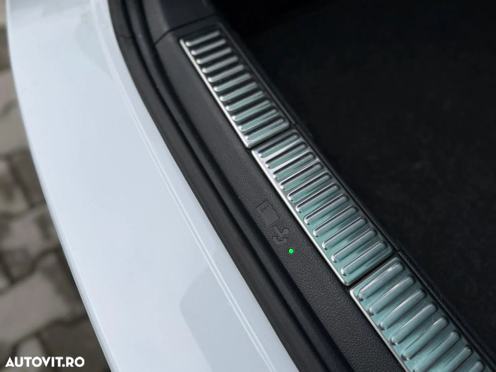 Skoda Superb Combi 2.0 TDI DSG Premium Edition - 31