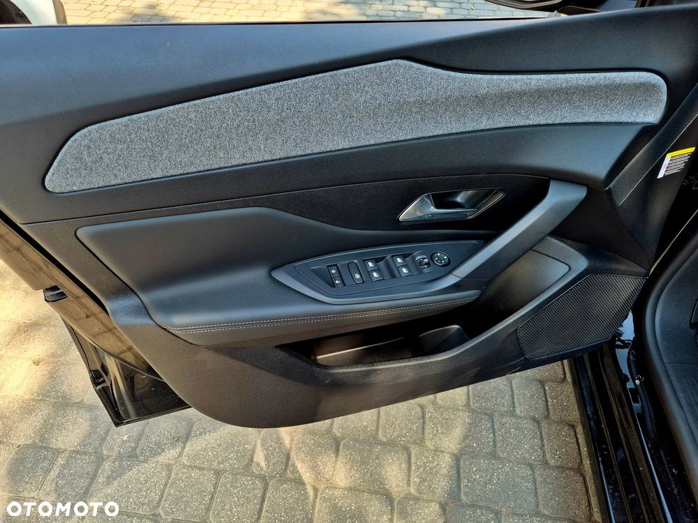 Peugeot 308 - 8