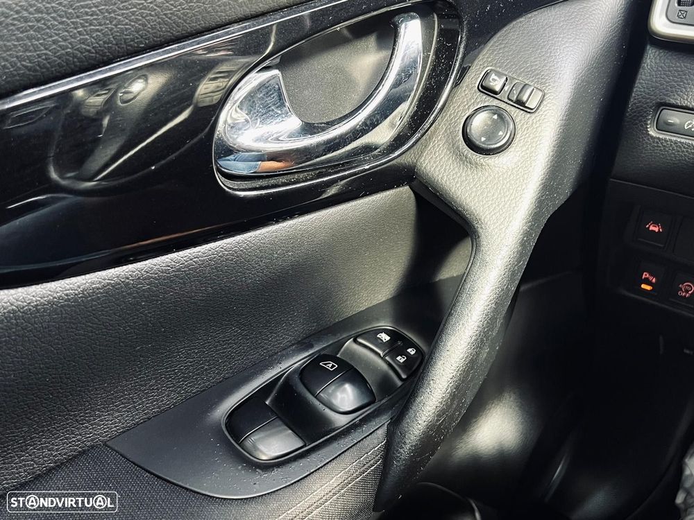 Nissan Qashqai 1.5 dCi N-Connecta 18 - 32