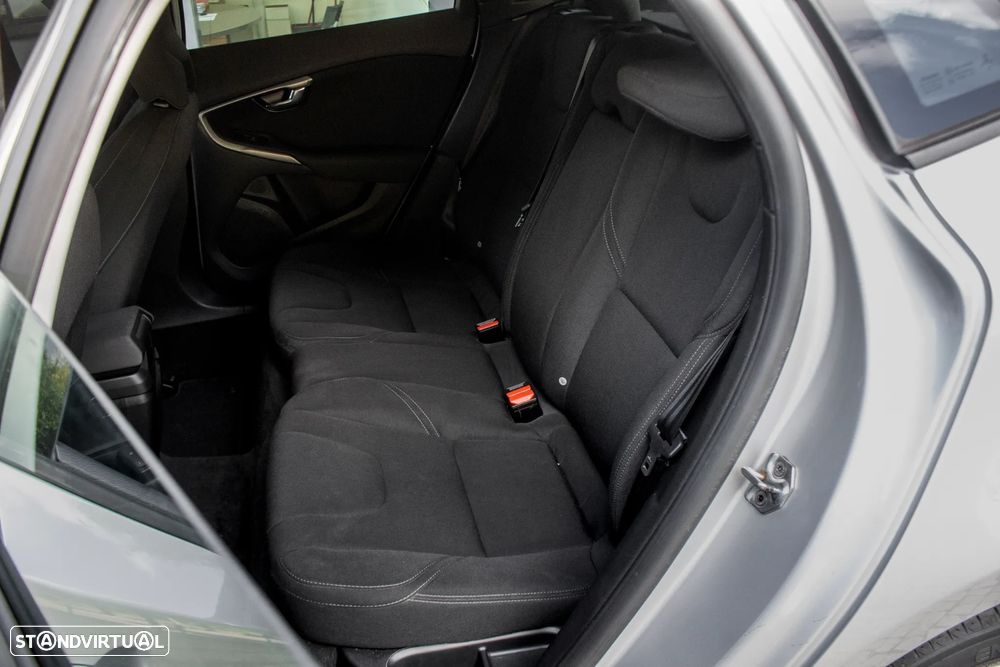 Volvo V40 D2 Kinetic - 26