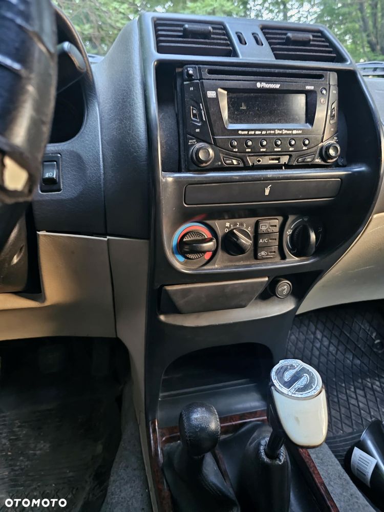Nissan Terrano 2.7 TDi Comfort - 9