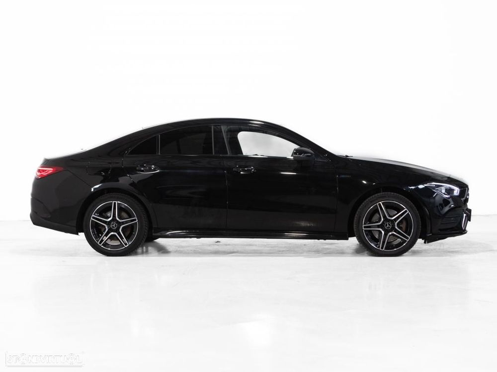 Mercedes-Benz CLA 250 e AMG Line - 2