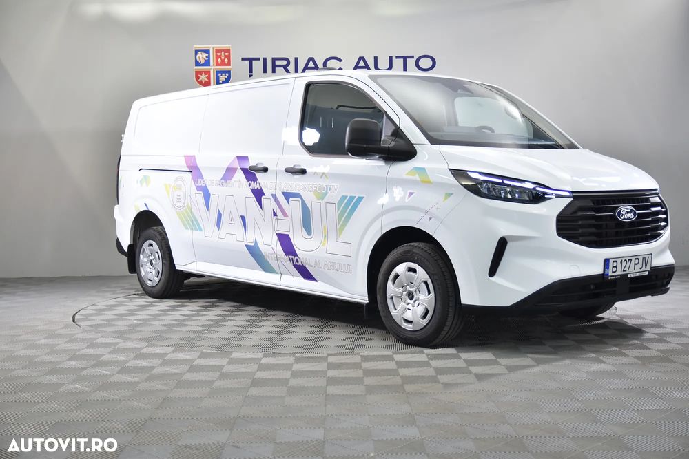 Ford Transit Custom Van - 7