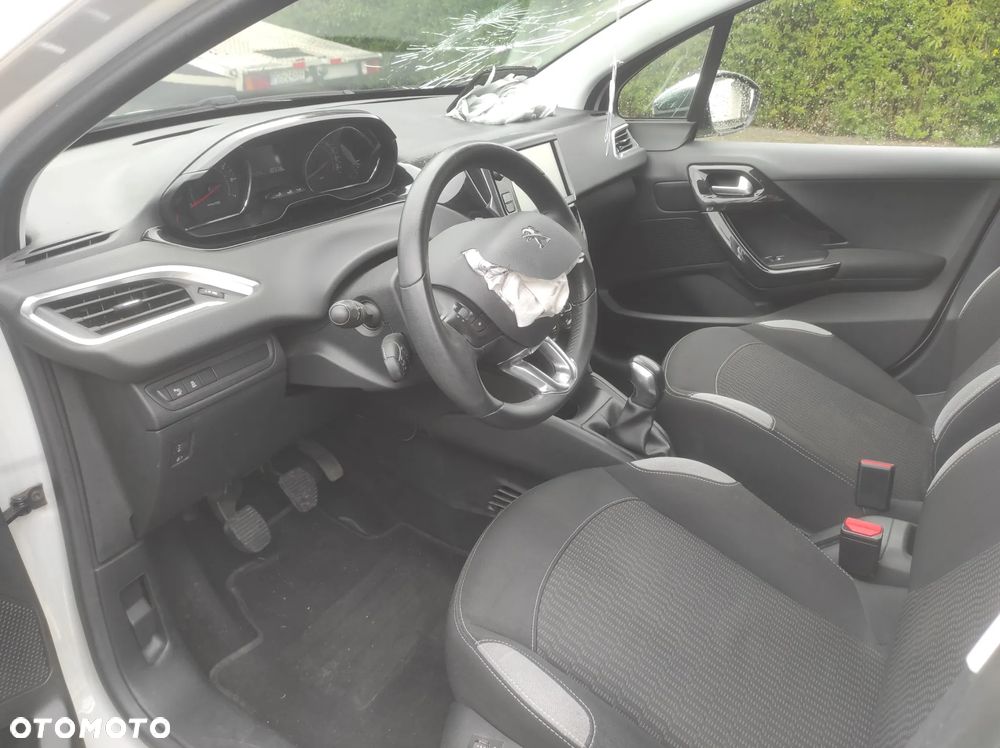 Peugeot 208 1.2 PureTech Style - 13