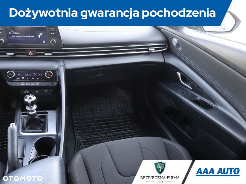 Hyundai Elantra - 9