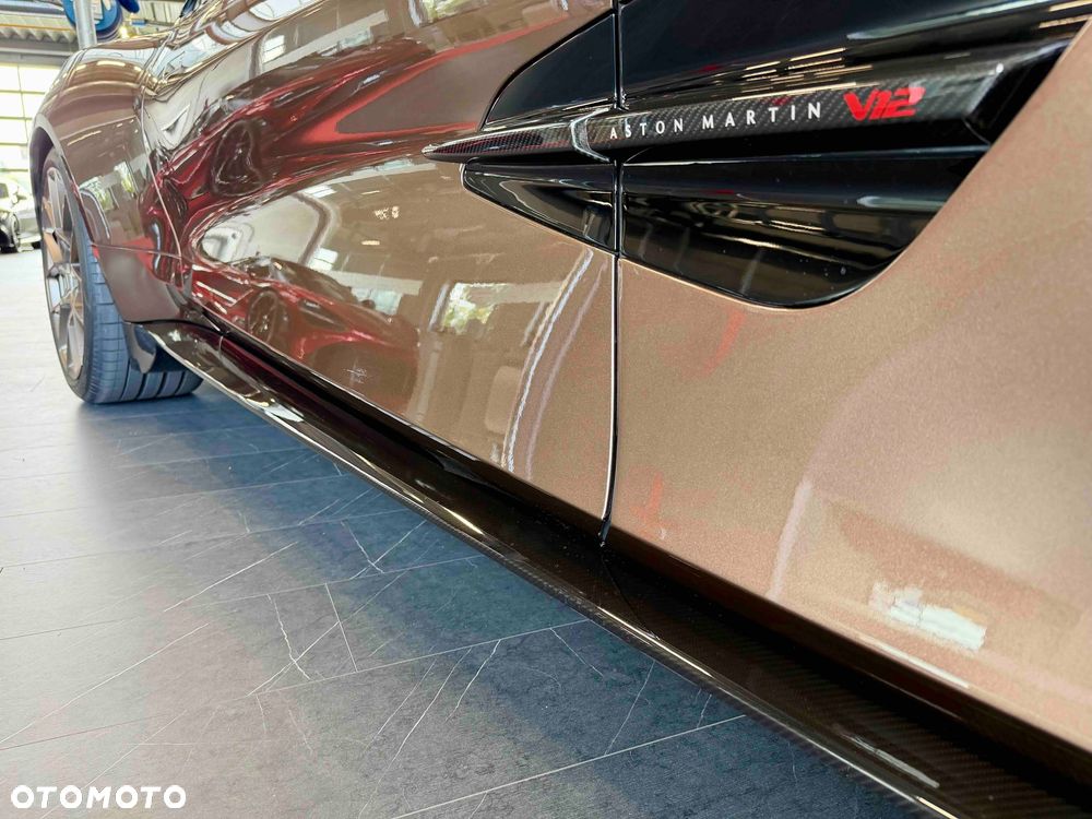 Aston Martin Vanquish - 35