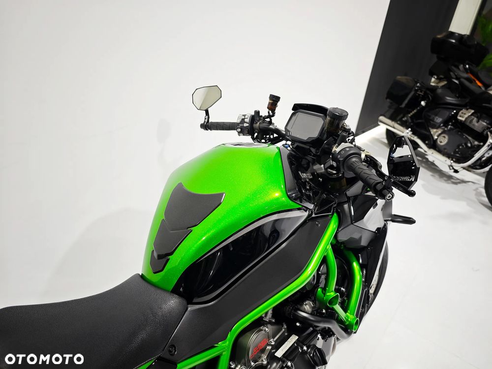 Kawasaki H2 - 16