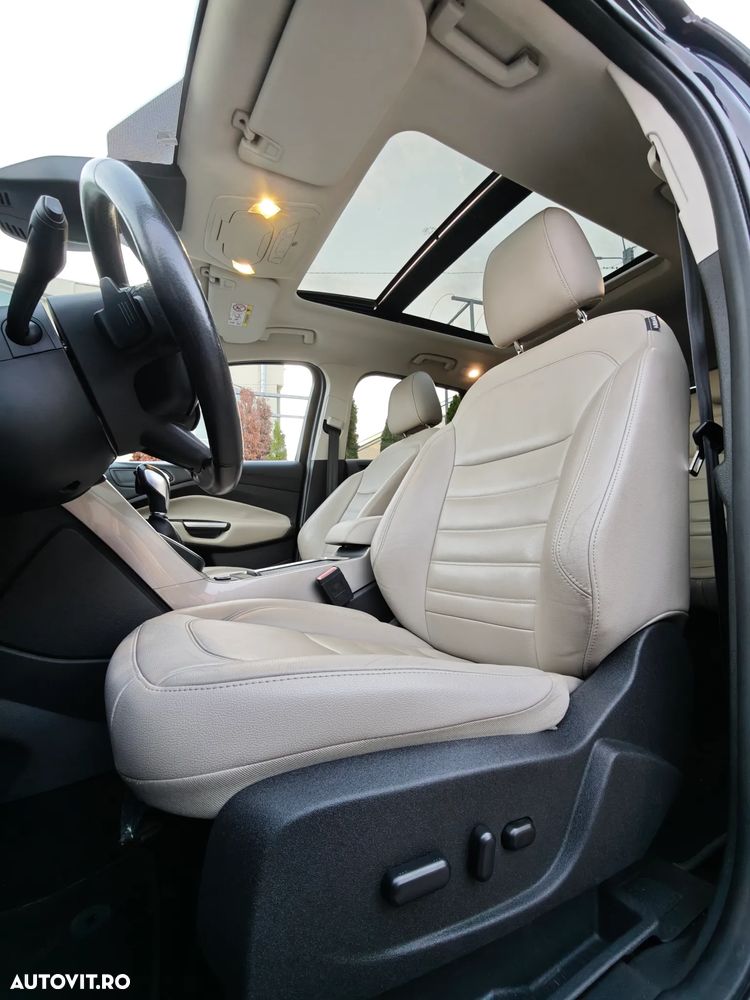 Ford Kuga 2.0 TDCi Powershift 4WD Titanium - 17